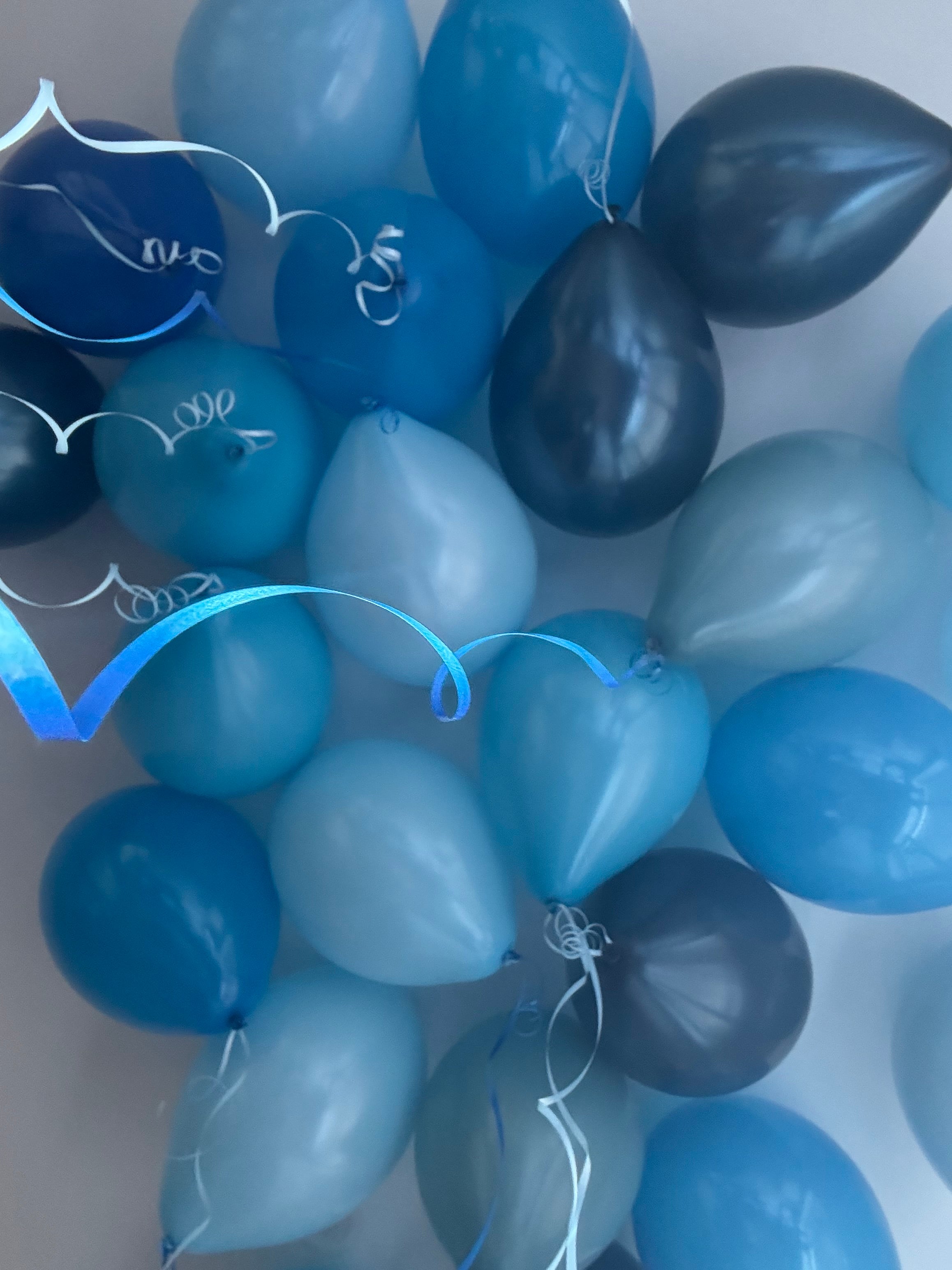 20 x Assorted Blue Latex Balloons