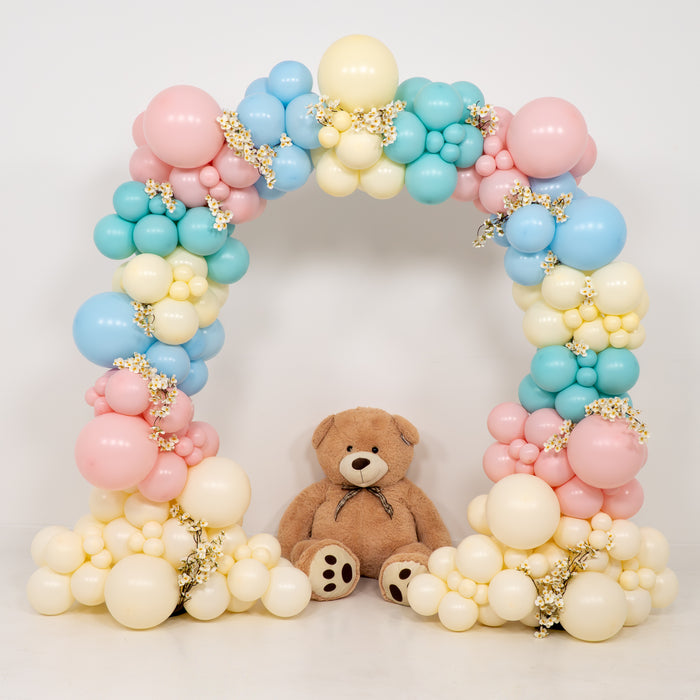 Balloon arch with flowers
