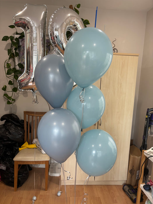 Clusters of 5 latex balloons