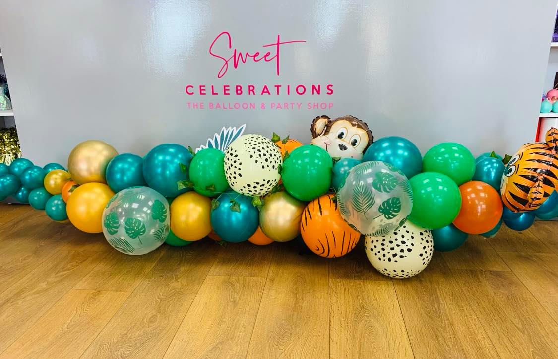 Safari Balloon garland